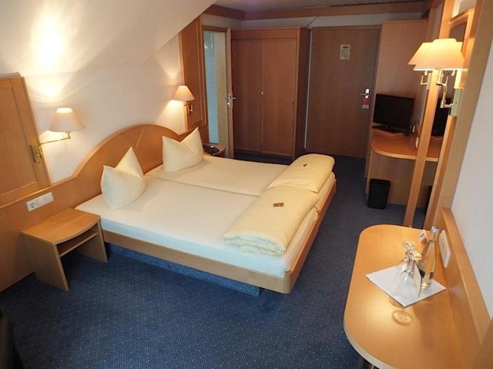 Achkarrer Krone Hotel Achkarren Ngoại thất bức ảnh